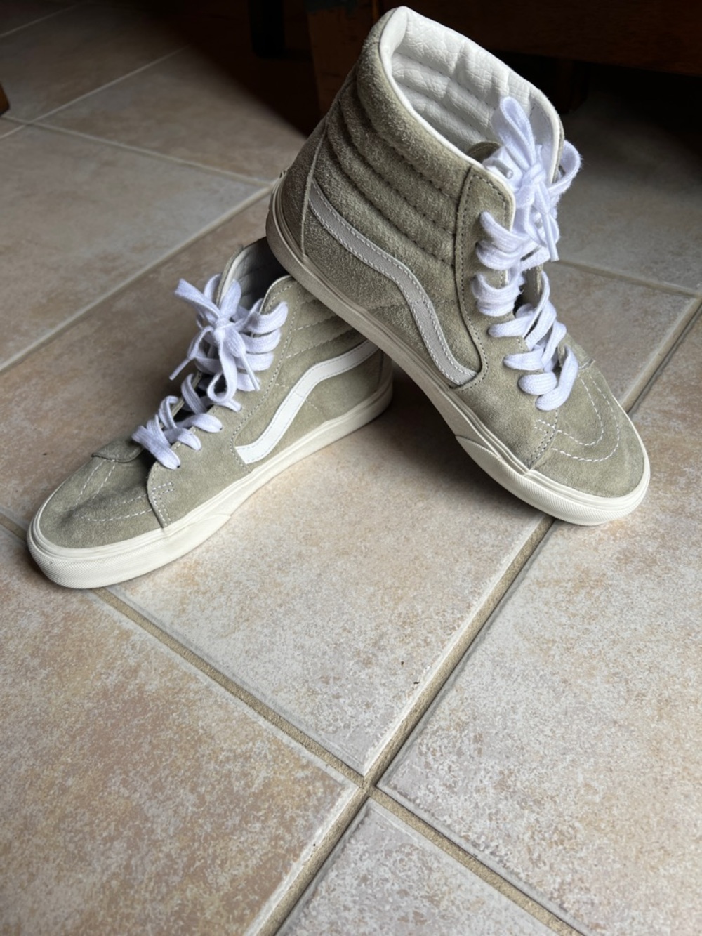 Vans Sk8-Hi Pig suede in moss grey. W Sz. 8.5 M Sz. 6 , good condition.